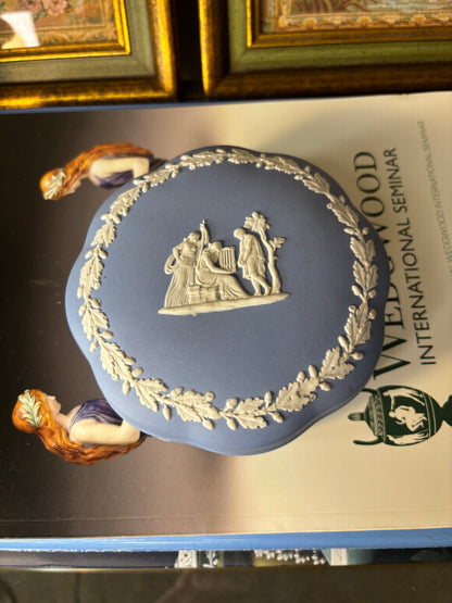 Wedgwood Jasperware large round trinket box!