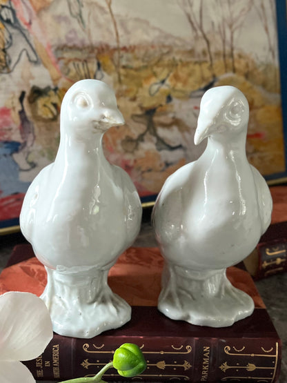Live 09/29 Historic Estate Pair of Chinese Export White Glazed Porcelain Doves on Rockwork, Late Qing to Republic Period