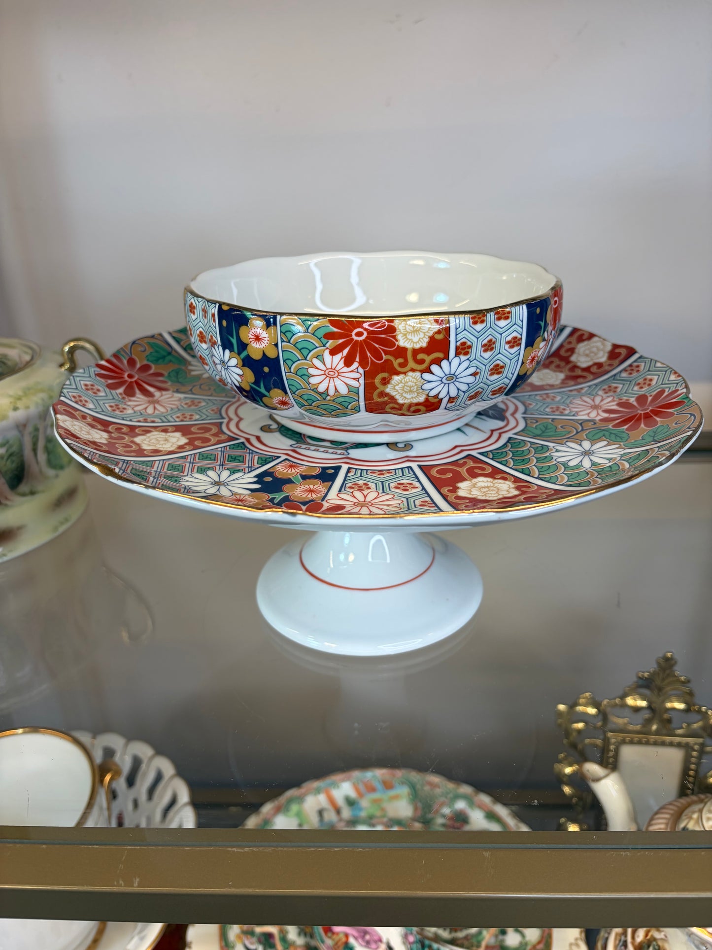 Beautiful Japanese Imari cake stand and matching bowl!