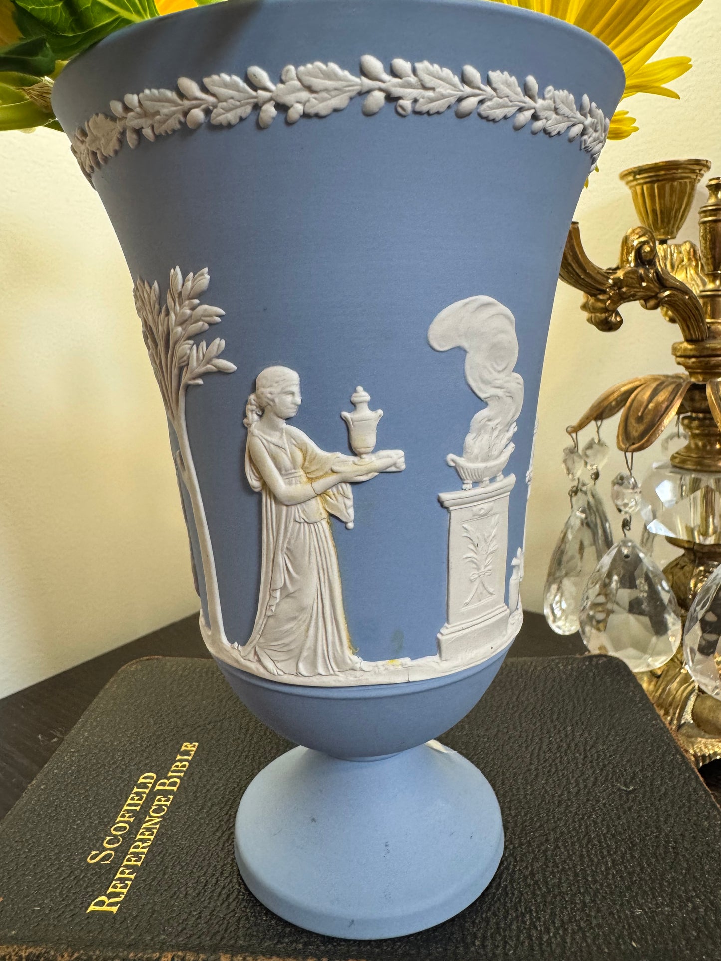 Wedgwood lavender and white beautiful vase urn 7.5”