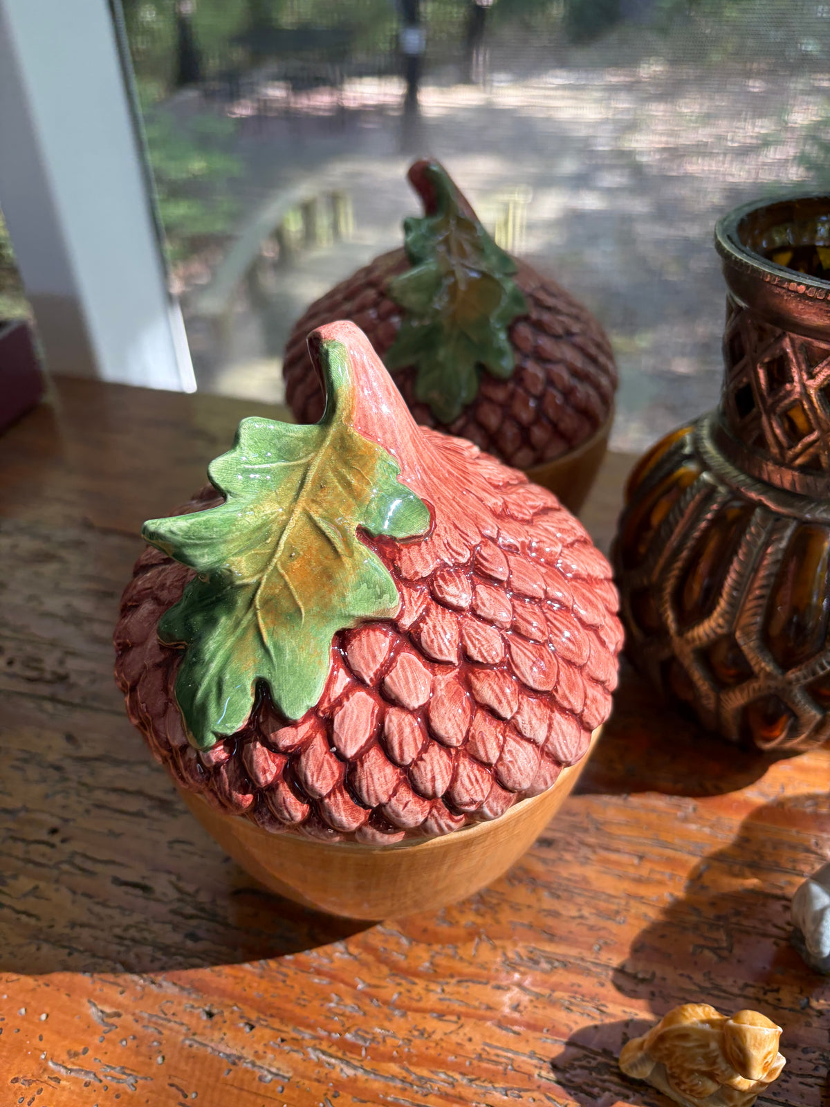 Lovely Vietri acorn lidded dish! 5 available; sold separately!