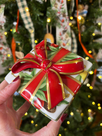 Stunning Tiffany & Co. present box!