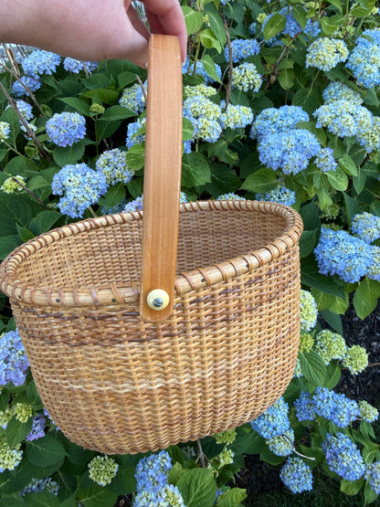Vintage Scallop Shell Woven Nantucket Style Handled Basket