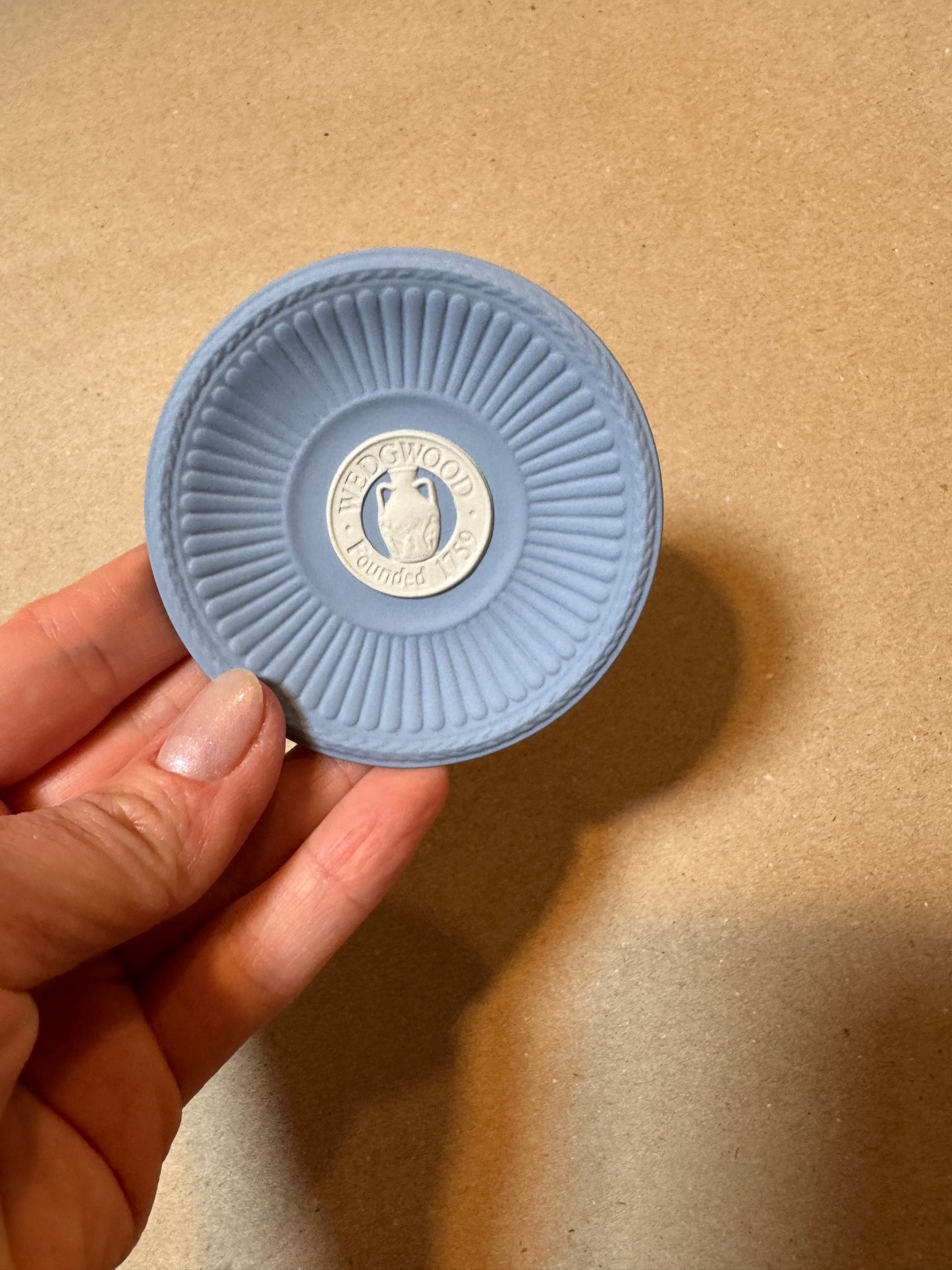 Live 06/15 blue mini Wedgwood portland vase plate 3”