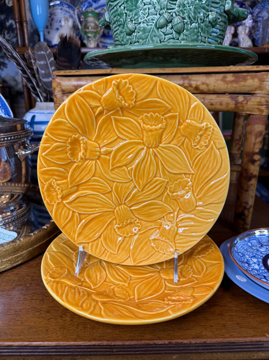 RESERVED - DRCASEY - Vintage (2) Bordallo Pinheiro Orange Daffodil Majolica Plate Pair | Portugal | 9” D
