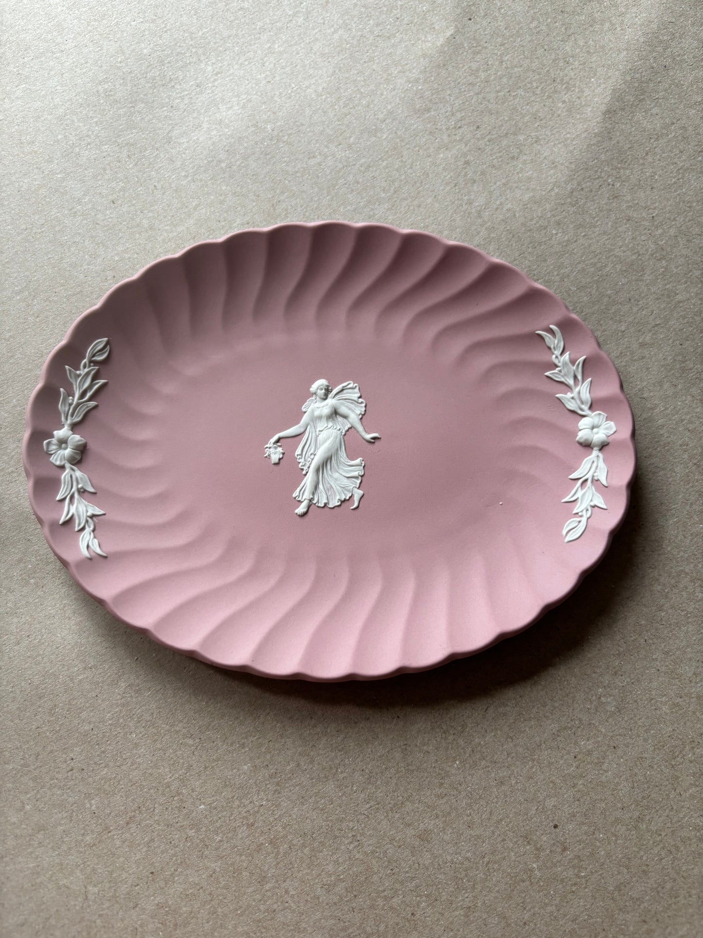 Beautiful pink oval plate Wedgwood