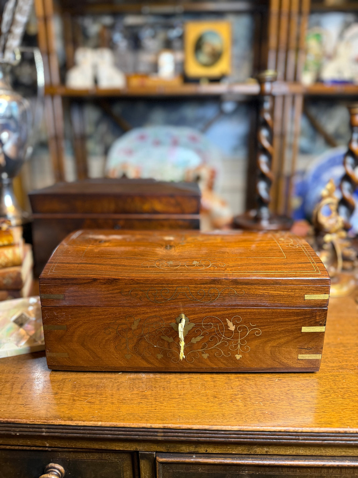 Antique English Brass Inlaid Oak Jewelry & Desk Box with Removable Fitted Tray & Key, c. 1890–1910 – 12”W