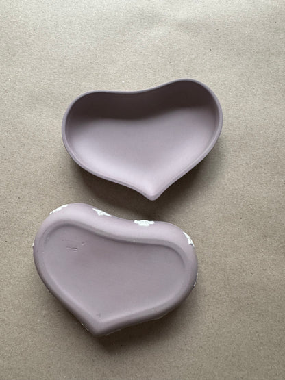 Lilac Wedgewood hear shape trinket box