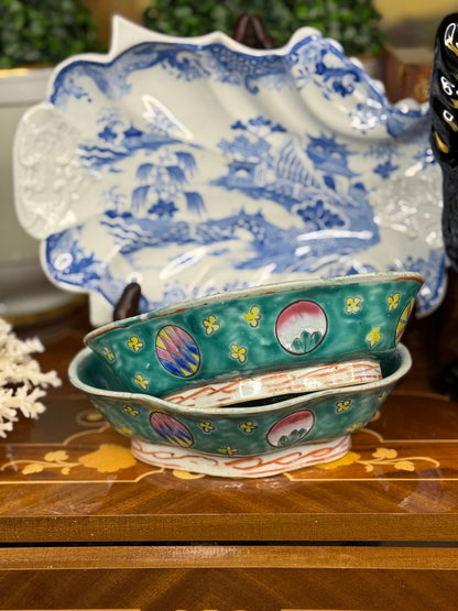 Pair of Republic-Era Turquoise Famille-Verte Dishes – Hand-Painted Medallions (c. 1920–40)