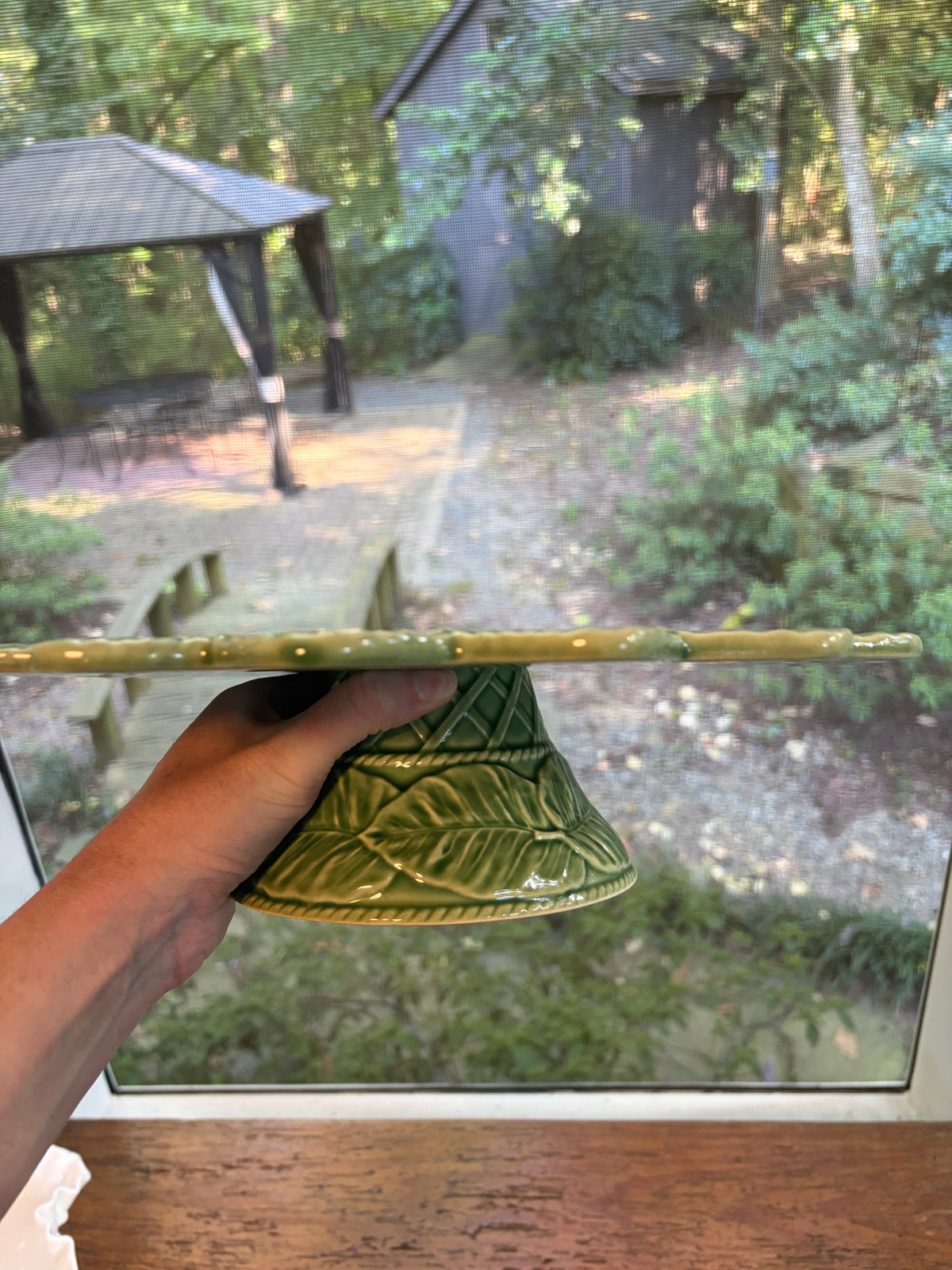 Stunning Bordallo Pinheiro 13” green cake stand!