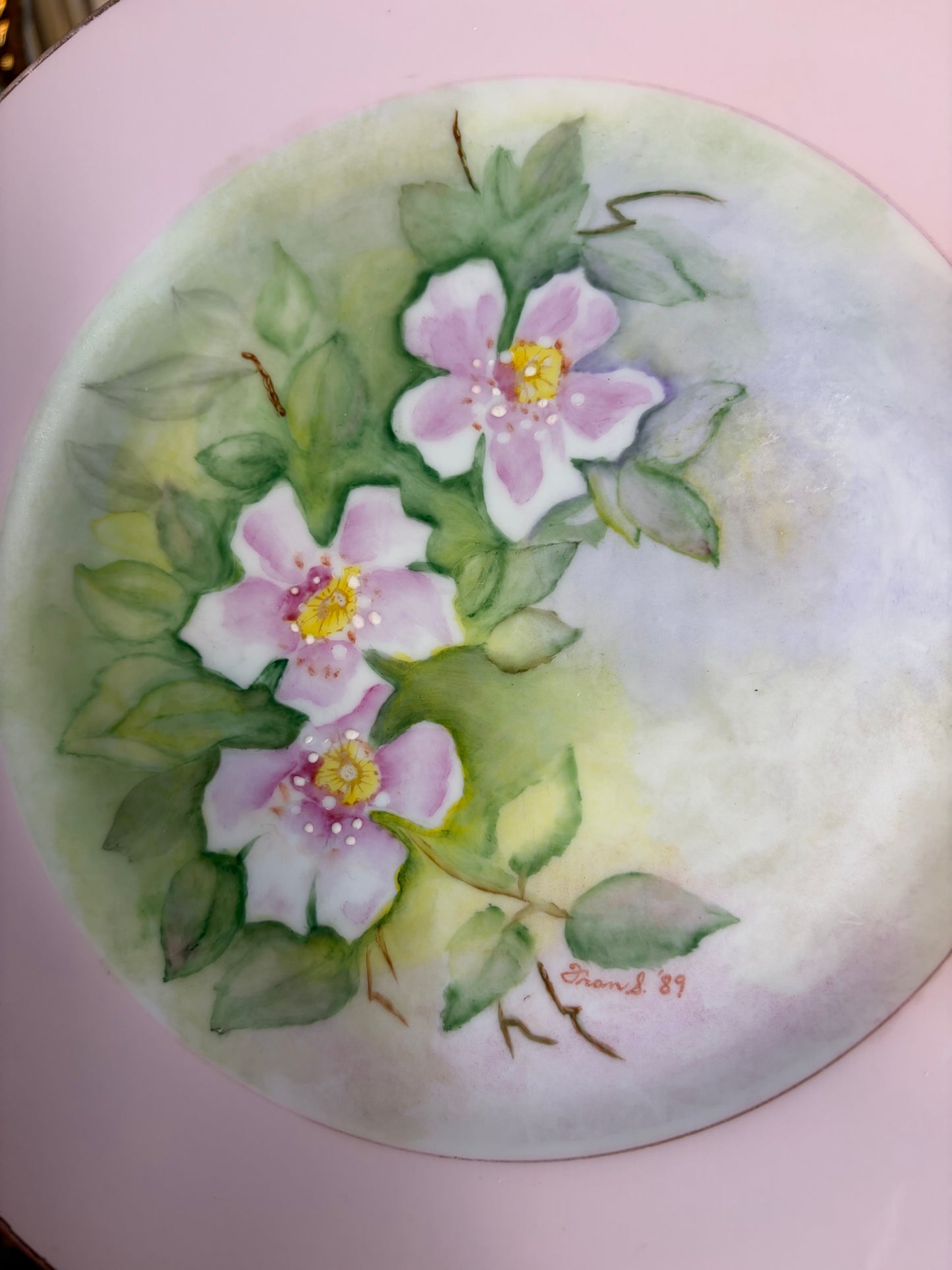 Lovely handpainted 1989 floral plate!