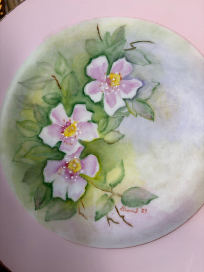 Lovely handpainted 1989 floral plate!
