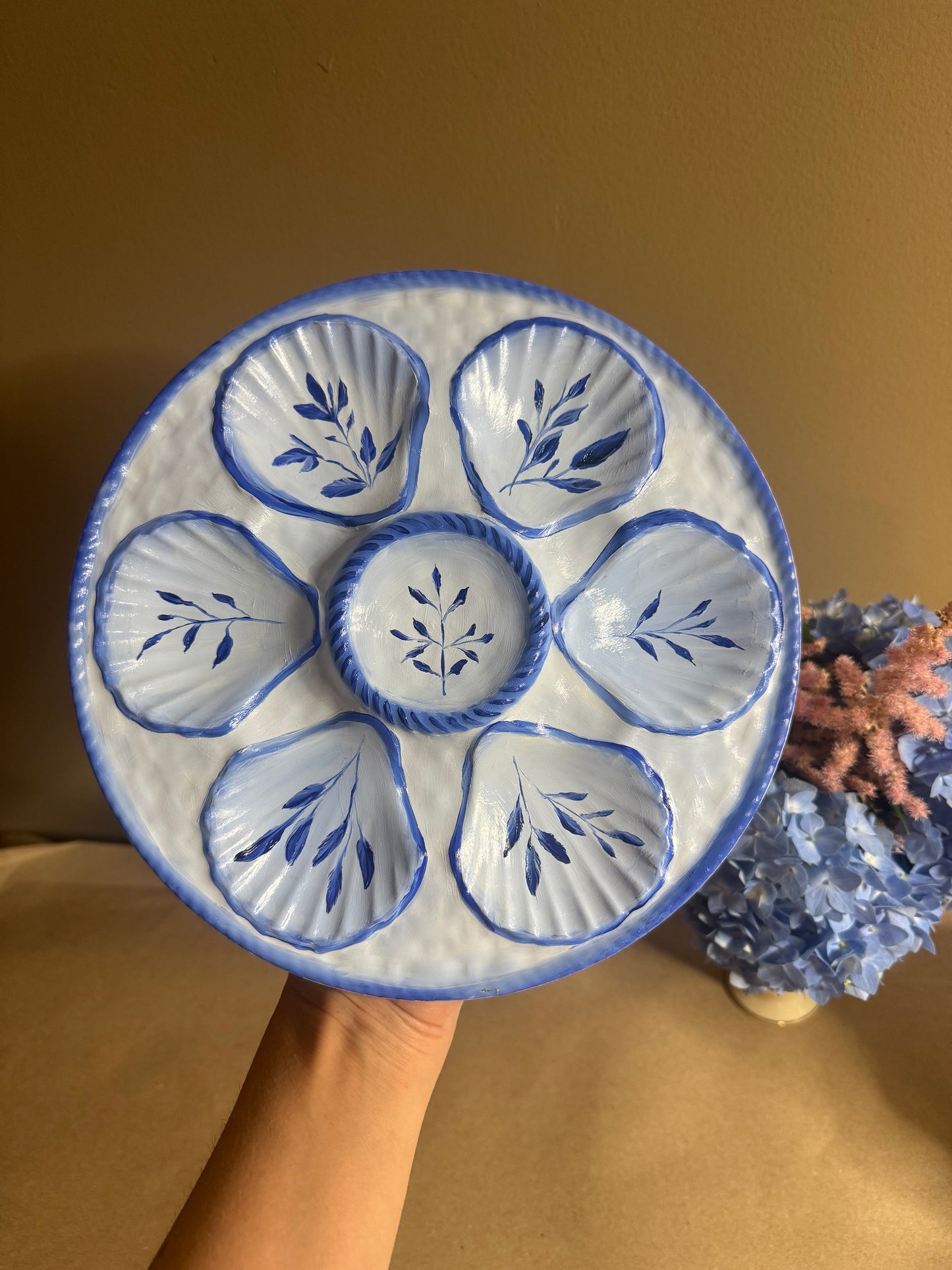 Reserved blue and white oyster plate