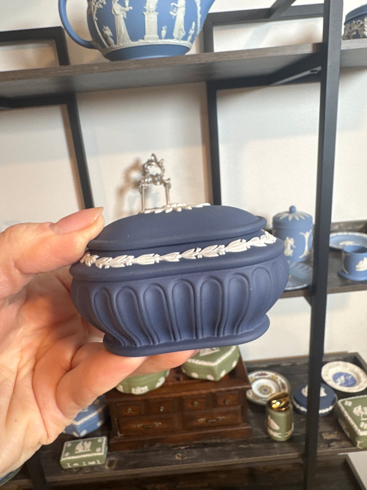 Wedgwood daisy dark blue trinket box