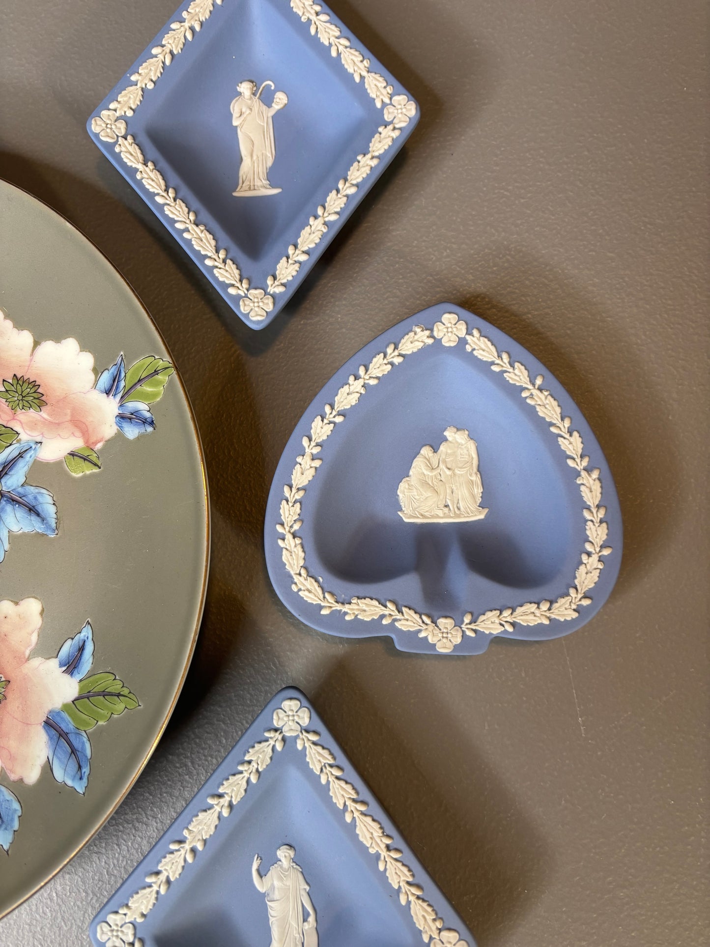 Instant plate wall! Features a botanical bird plate and 3 Wedgwood pieces!