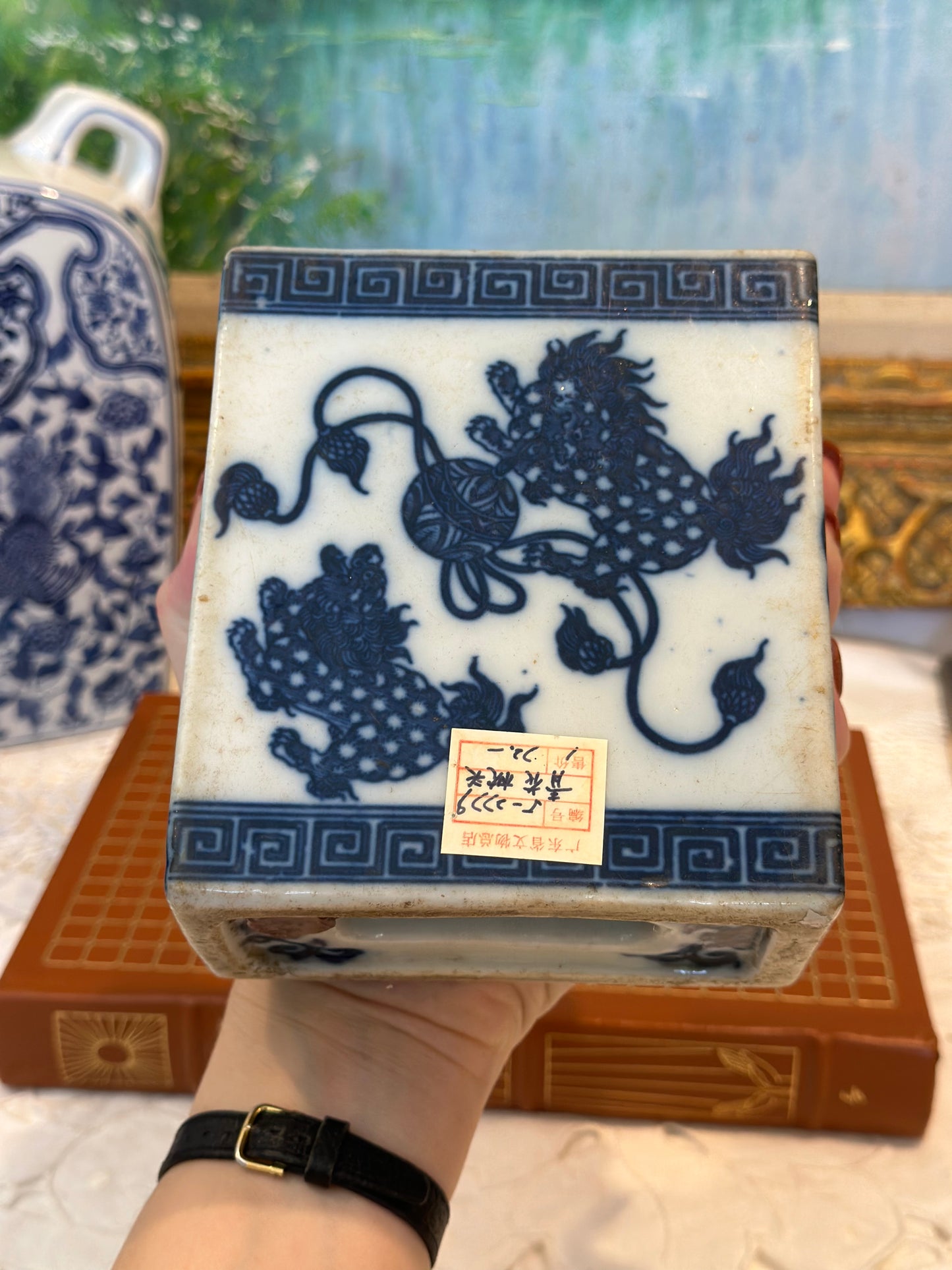 Single antique blue & white potpourri with dragon detail - Pristine!