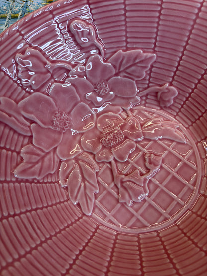 Lovely Bordallo Pinheiro 12” serving bowl!
