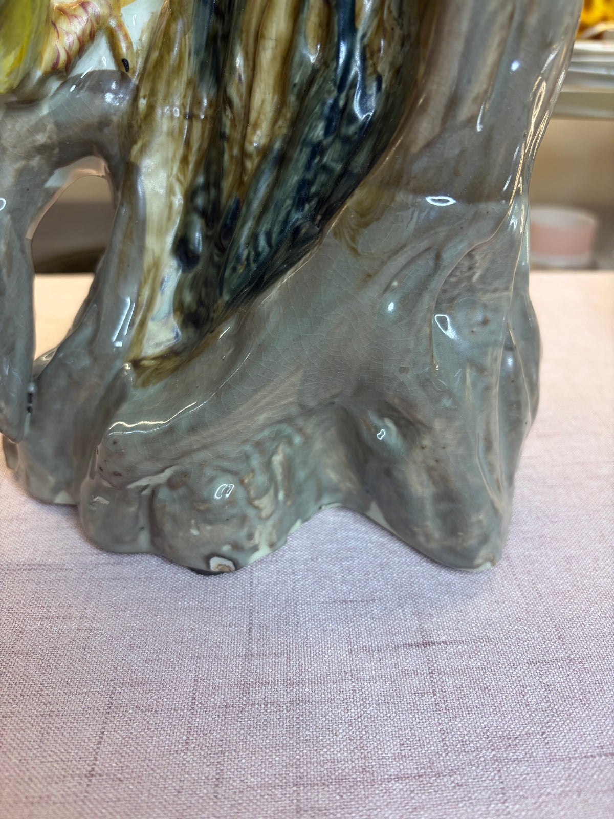 Incredible parrots figurine!