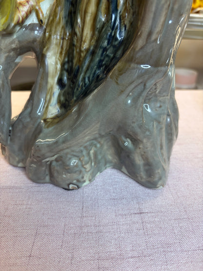 Incredible parrots figurine!