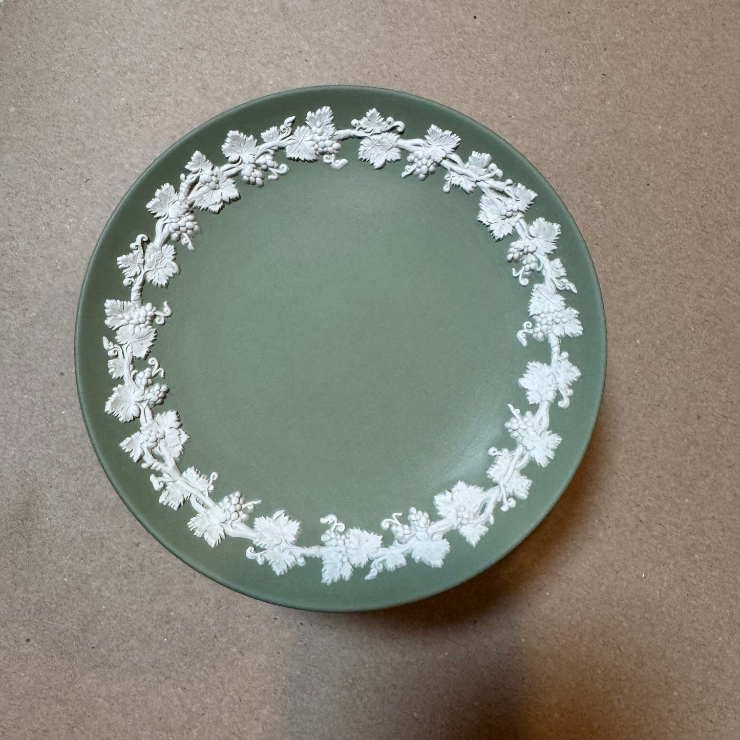 RESERVED - MARYBOURDAGE - Live 06/15 sage green Wedgwood stand