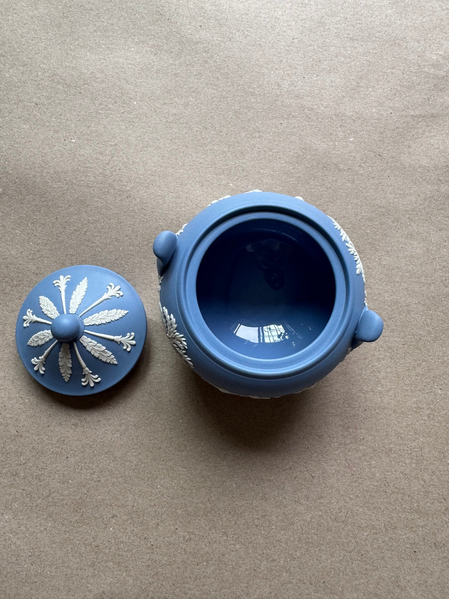 Light blue Wedgewood sugar bowl 4 1/2 x 4 tall￼