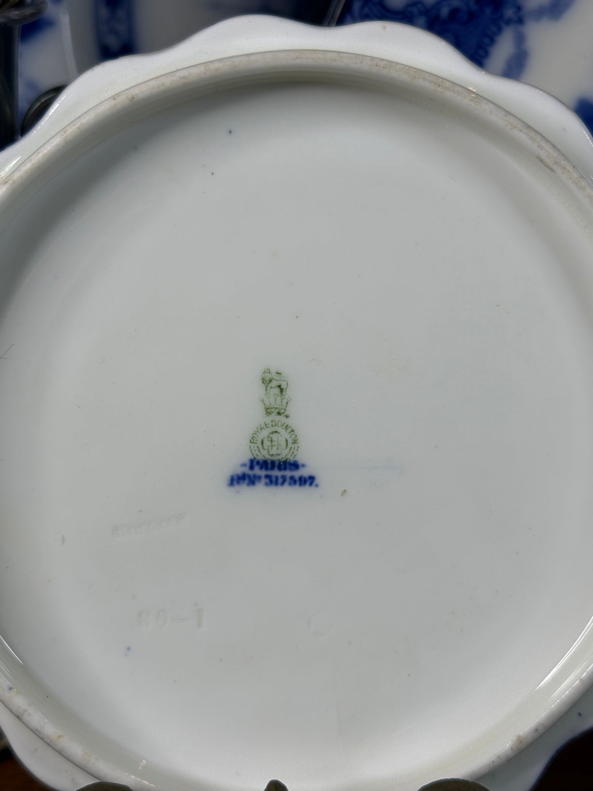 DA4379 - Royal Doulton flue blue pot stand, c.1900