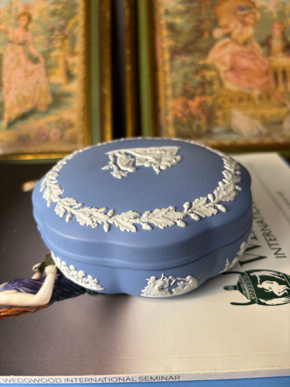 Wedgwood Jasperware large round trinket box!