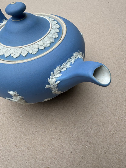 Light blue periwinkle teapot 5 1/2“ tall