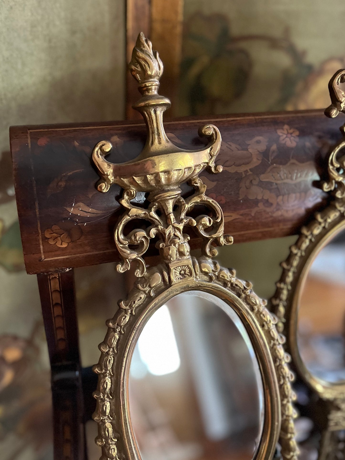 Live 08/11 Elegant Pair of Adam Style Neoclassical Gilt Brass Mirrored Wall Sconces Circa 1930s–1940s