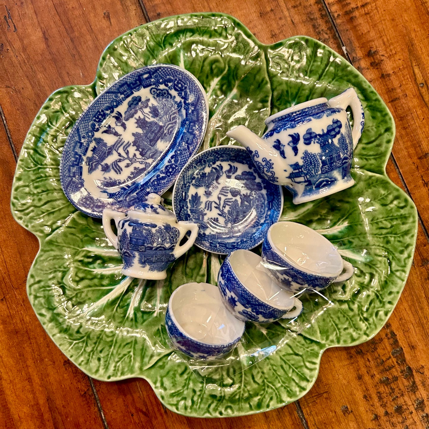 Set of 7 miniature blue and white chinoiserie tea set