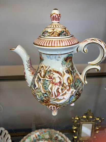 Lovely Capodimonte Italian tea pot!