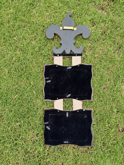 Beautiful Fleur de Lis picture frame wall hanging!