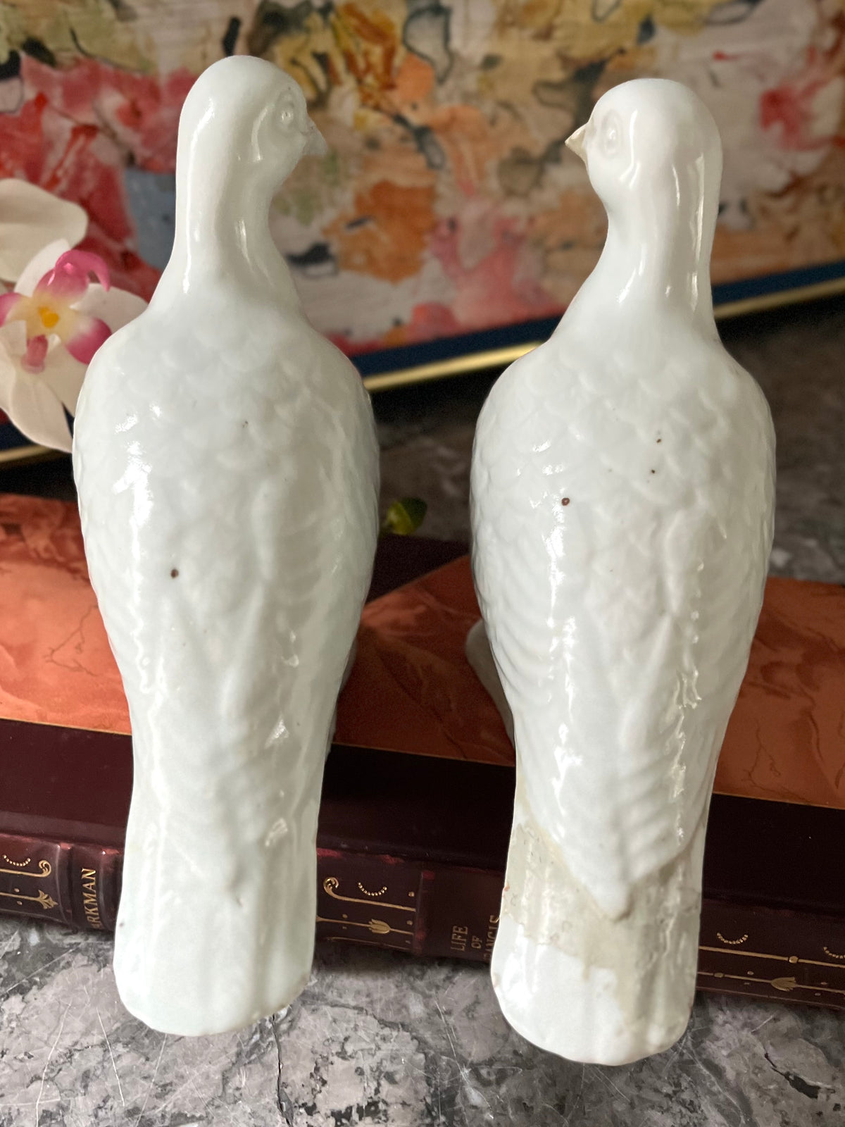 Live 09/29 Historic Estate Pair of Chinese Export White Glazed Porcelain Doves on Rockwork, Late Qing to Republic Period