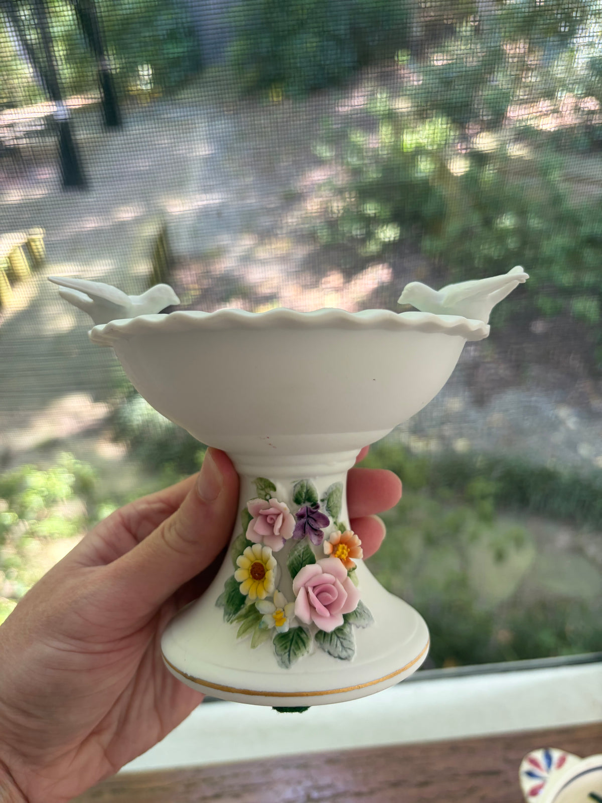 Lovely Lefton porcelain bird bath with flowers!