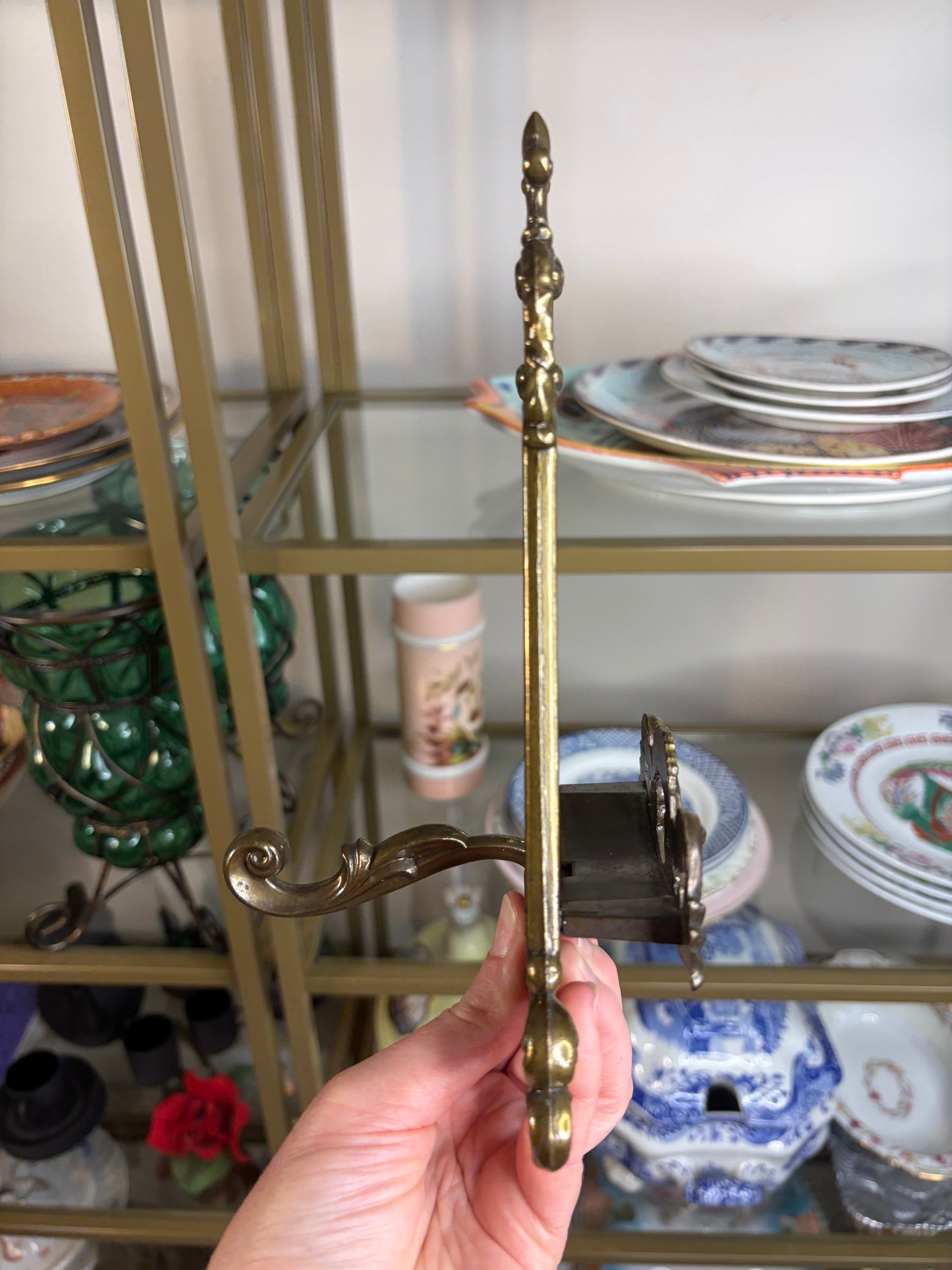 Beautiful 8” brass easel!