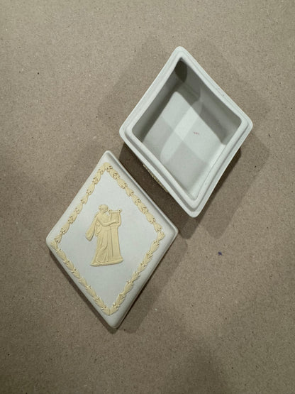 Wedgewood yellow white trinket box 5x4x2” rare