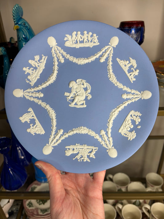 Wedgwood Jasperware Cherub decorative plate with swag designs and shells!