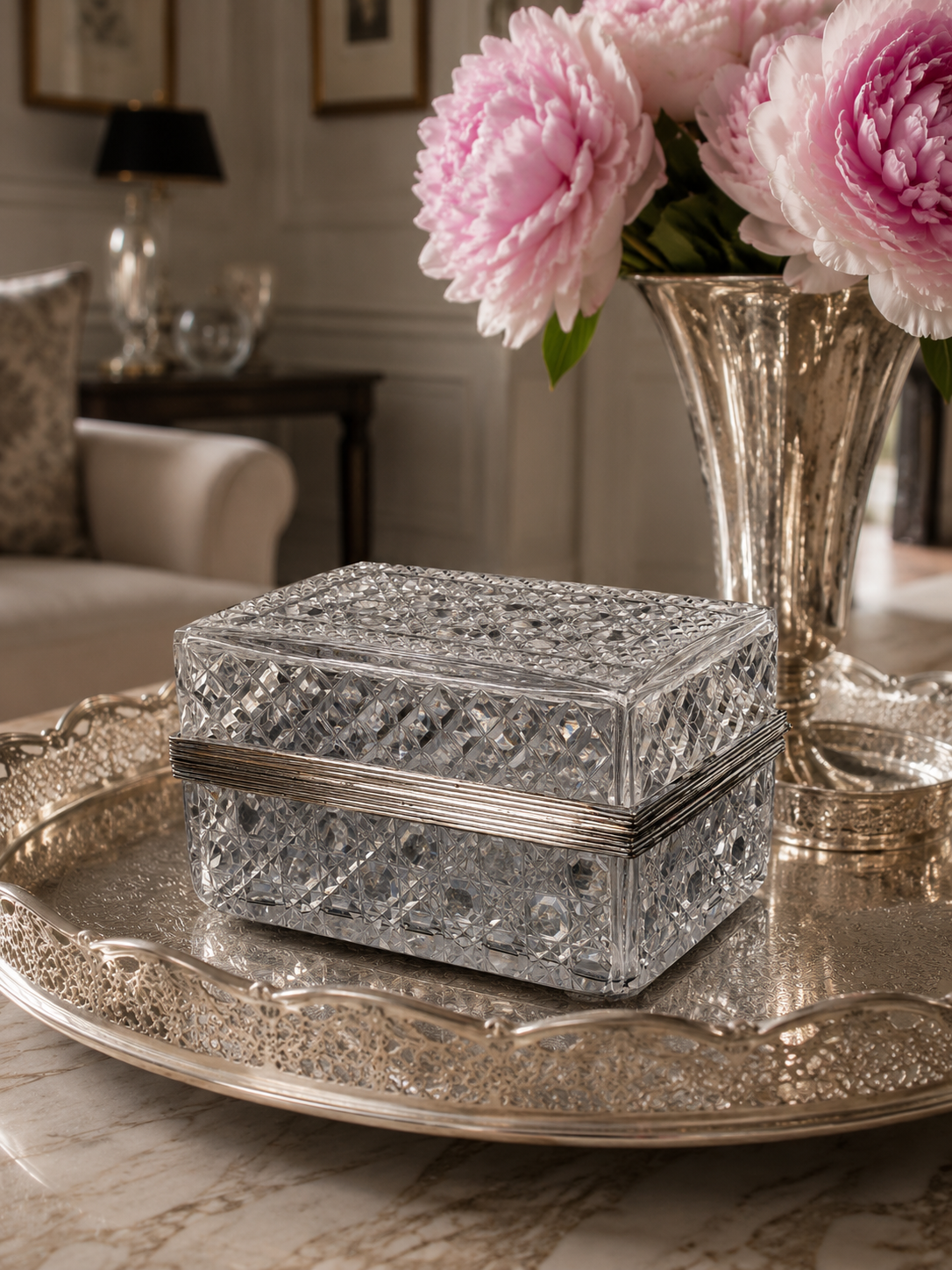 ANTIQUE FRENCH CUT CRYSTAL JEWELRY BOX WITH HINGED LID