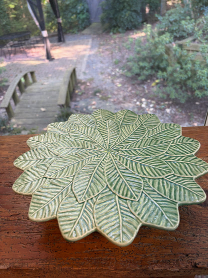 Stunning Bordallo Pinheiro 13” green cake stand!