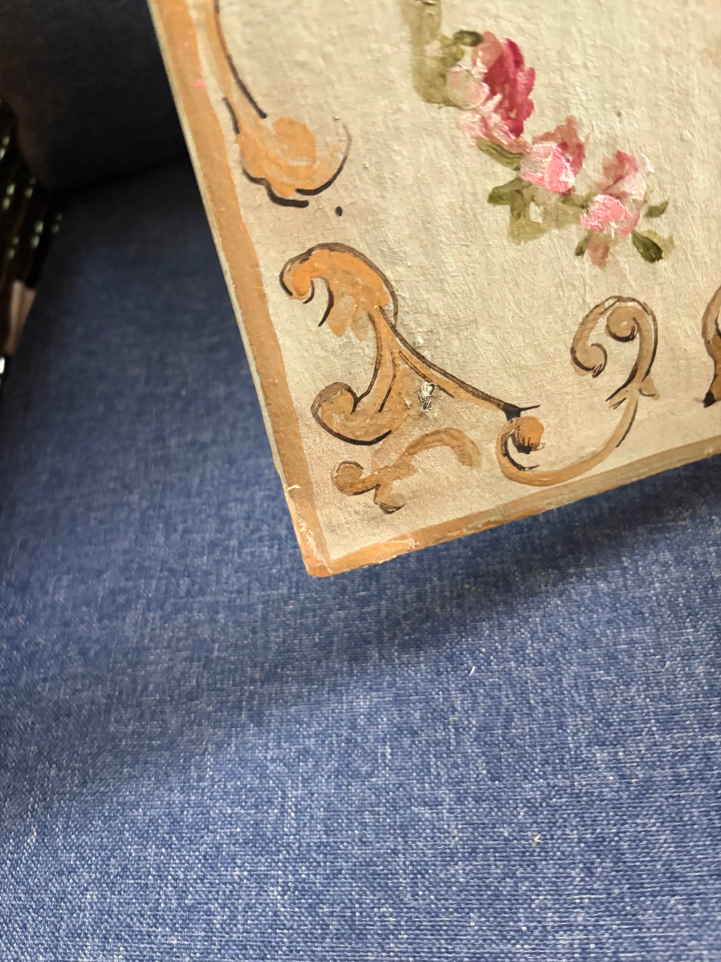 Gorgeous Italian handpainted panel featuring cherub and florals!