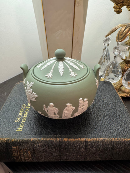 Wedgwood sage green sugar bowl lidded dish tobacco leaf design