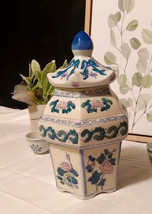 Vintage Blue & White Chinese Pagoda Style Lidded Jar, ginger jar