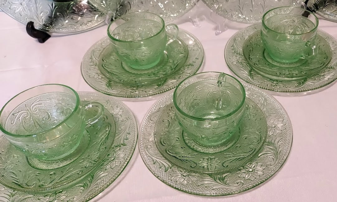 New Tiara Glass Exclusive Chantilly Green Sandwich Glass set of 16