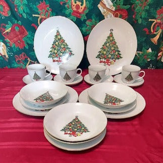 Christmas China set, service for 4, 20 pieces total