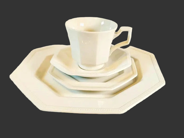 Vintage Johnson Bros. Heritage White Ironstone China! 12pc. set