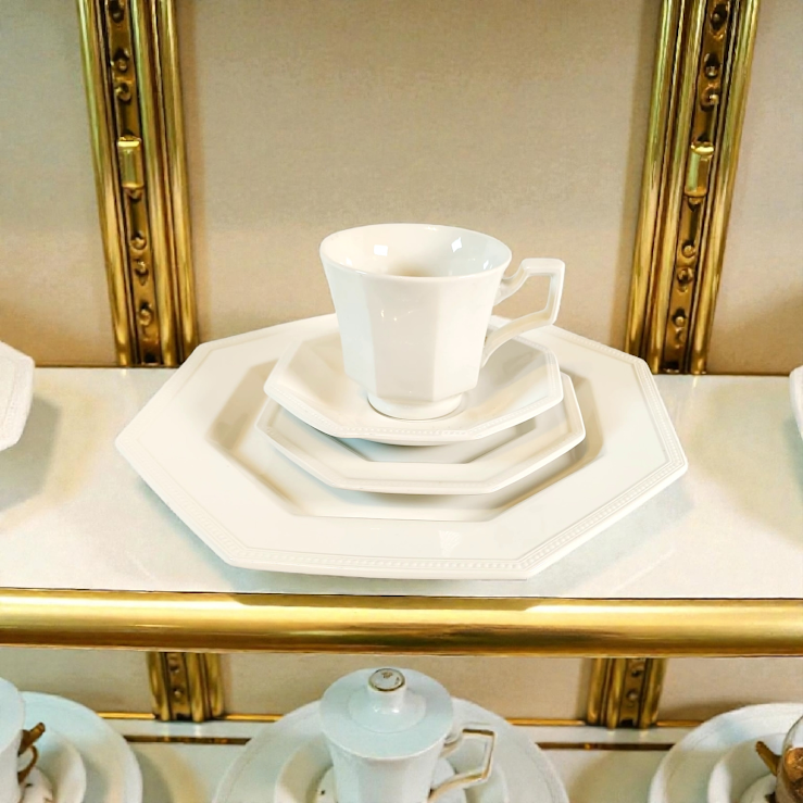 Vintage Johnson Bros. Heritage White Ironstone China! 12pc. set