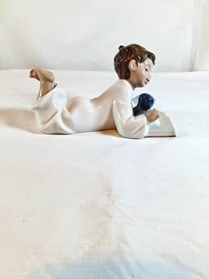 Lladro Porcelain Figure of Boy Reading to His Puppy, Excellent!