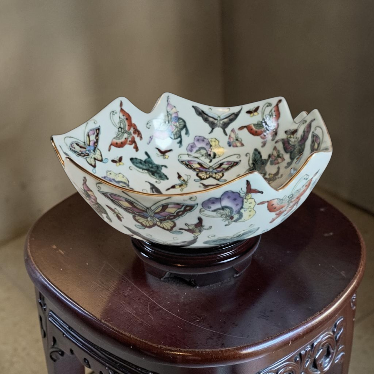 Vintage Bowl Made by Yi Lin Arts, Beautiful Butterfly Art!!