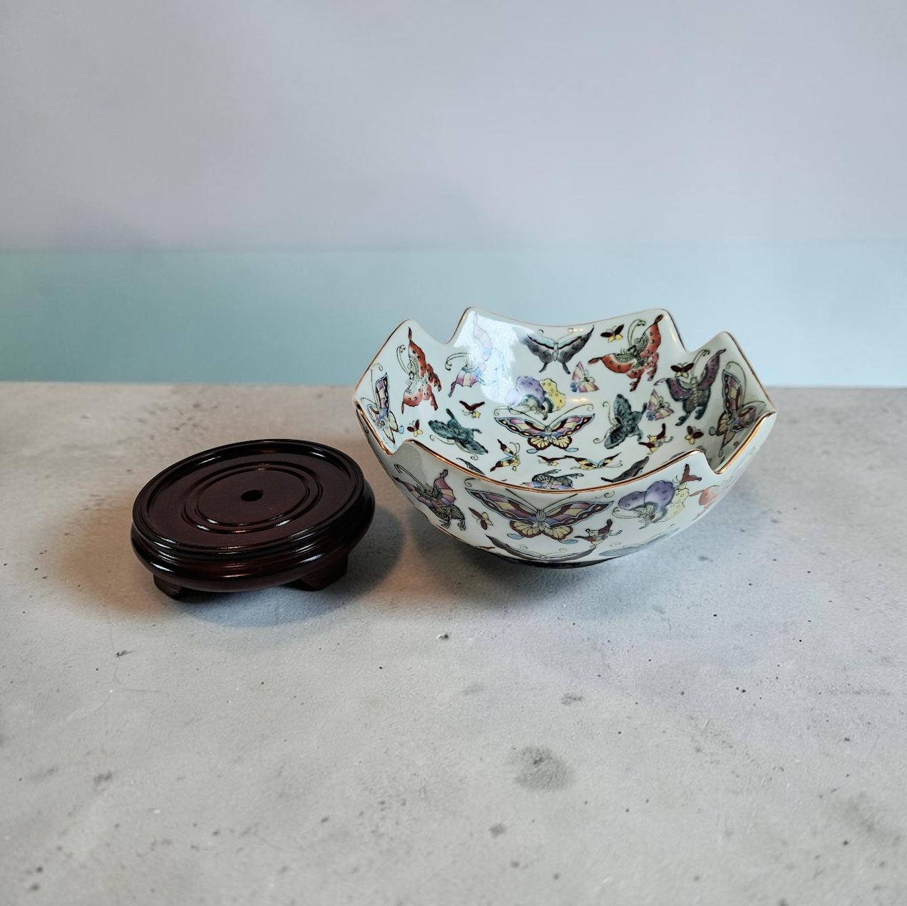 Vintage Bowl Made by Yi Lin Arts, Beautiful Butterfly Art!!