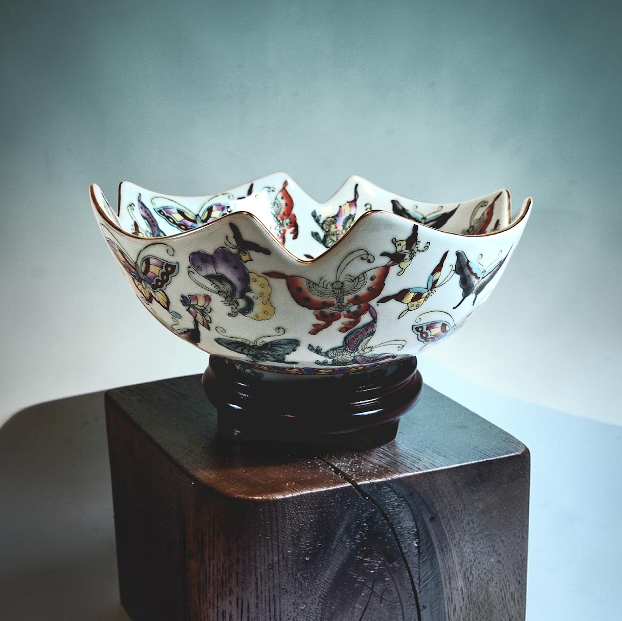 Vintage Bowl Made by Yi Lin Arts, Beautiful Butterfly Art!!